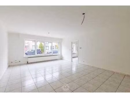instapklaar gelijkvloers appartement met 2 slaapkamers en...