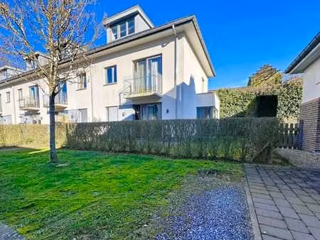 superbe maison meublee 3 chambres avec jardin privatif