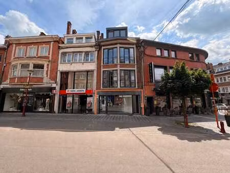 rez commercial entièrement rénové de 65m² situé au plein coe