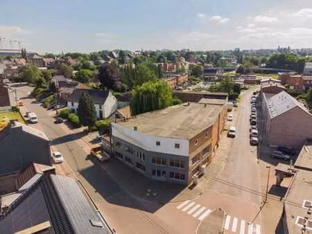 immeuble à rénover avec diverses possibilités