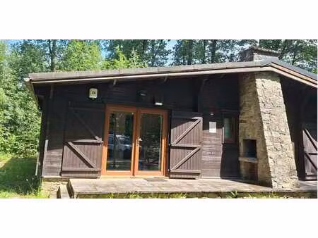 chalet mitoyen avec deux chambres dans les bois de oignies.