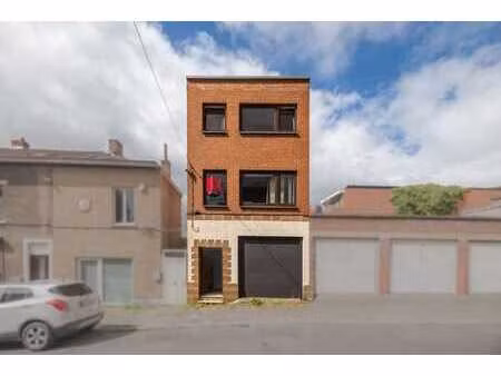 maison d'habitation trois chambres avec garage