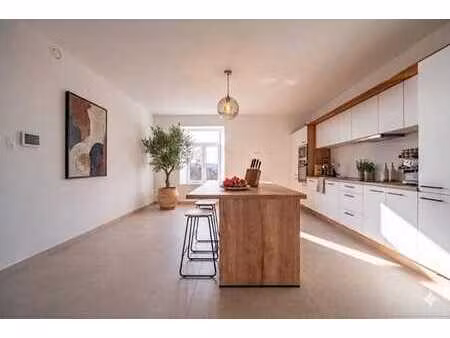 magnifique duplex haut-standing de 2 chambres avec jardin
