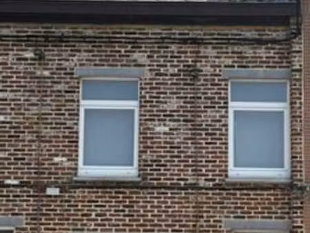 à vendre : maison 2 façades avec 2 chambres et cour !