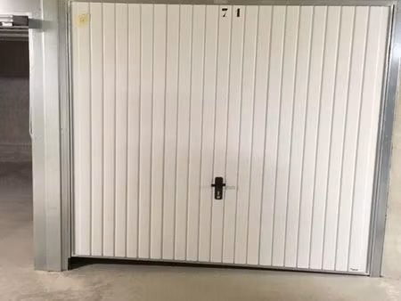 location box/parking fermé