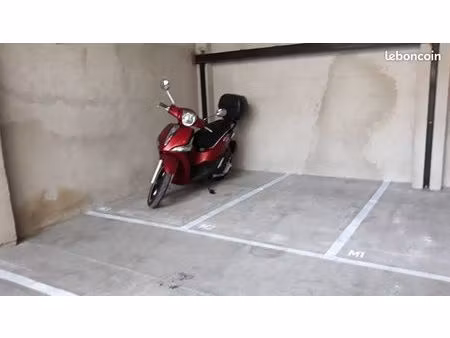 emplacement moto rue chateaubriand 13007