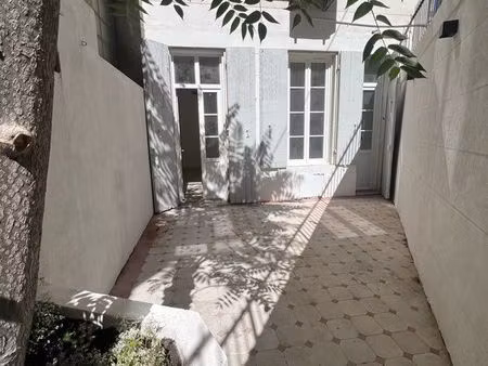 superbe t3 rénové avec terrasse de 20 m² – quartier antiquaire 6eme marseille
