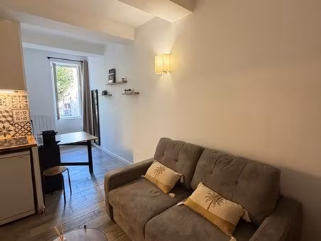 ? studio meublé rénové – 20 m² – centre-ville de salon-de-provence