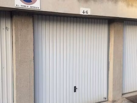 à louer – box / garage fermé d’environ 14 m² – secteur sainte-marthe / saint-joseph / les 
