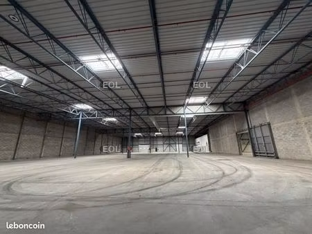 local logistique 2 493 m²