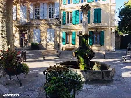 grans – maison de ville avec terrasse au cœur du village