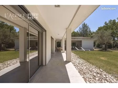 villa 5 pièces 211 m²