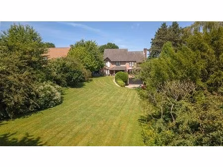 villa à vendre avec garage et terrasse   ophain-bois-seigneur-isaac (vbe41734)