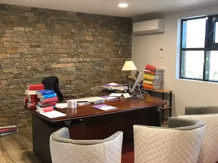 location locaux professionnels 4 pièces 88.13 m² à roquebrune-sur-argens (83520)  1 700 €