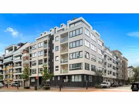 appartement moderne d'une chambre avec balcon  idéalement si