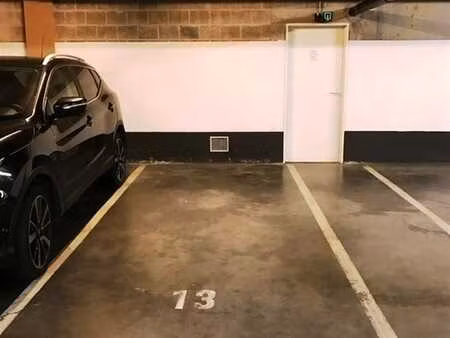 prox rogier / emplacement de parking au sous-sol