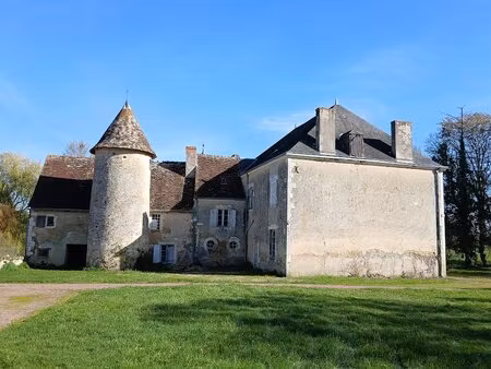 manoir xve - xvie - xixe à restaurer avec dépendance  parc  plan d’eau et bois sur environ