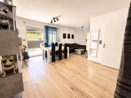 villa contemporaine de 2023 – plain-pied – jardin