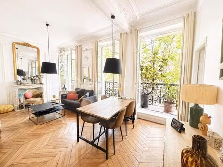 coup de cœur - très joli 3 pièces avec balcon dans un immeuble haussmannien - boulevard ma