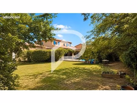 propriété 8 pièces 203 m²