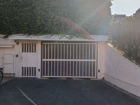 location place parking dans garage fermé
