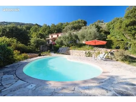 maison 4/5 pieces avec piscine  calme proche centre ville cabris