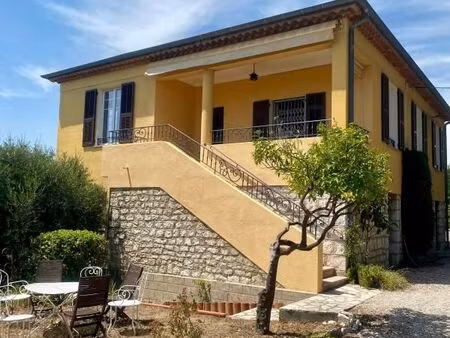 villa 4 pièces 156 m²