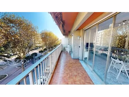 spacieux 2p plein centre ville avec terrasse  parking privé et cave