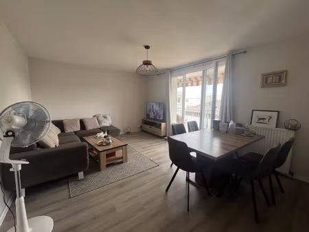 t3 lumineux avec balcon  parking et cave pau