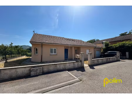 très belle maison de plain-pied avec sous-sol complet et gra