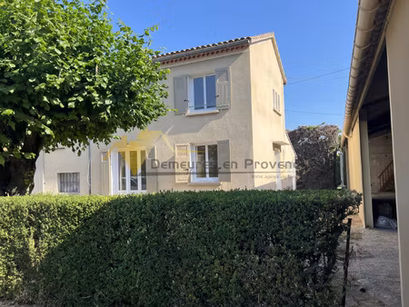 jolie maison mitoyenne avec jardin