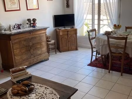 superbe t3 de 70 m² avec garage dans résidence de qualité  à 200m de la plage