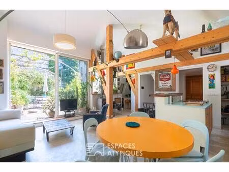 maison contemporaine avec patio et terrasse