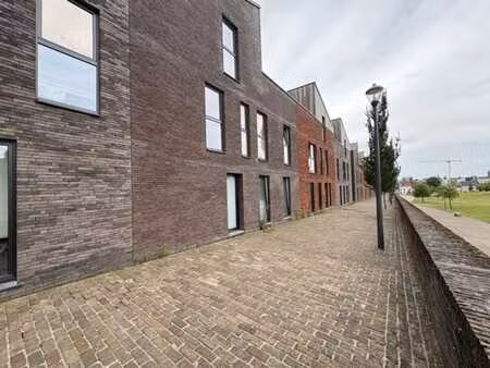 maison avec jardin  terrasse et carport situé au calme