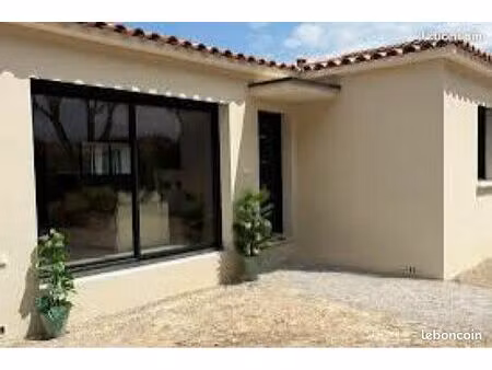 villa de plain-pied en l sur terrain de 640 m² à lauris