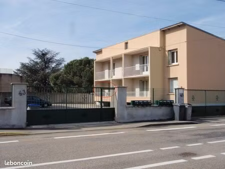 f3 avec de très bonnes prestations 63m²