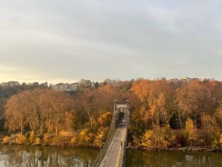 t2 meublé vue île barbe - 57 m2