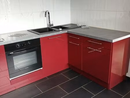 loue bel appartement t4