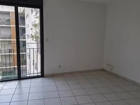 studio 1 pièce 28 m²