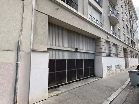 parking/box lyon