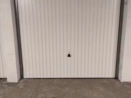 location garage/box fermé