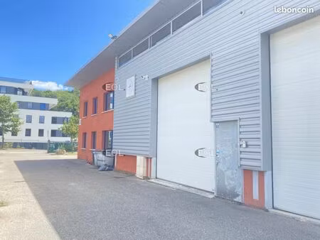 local d'activité 230 m²