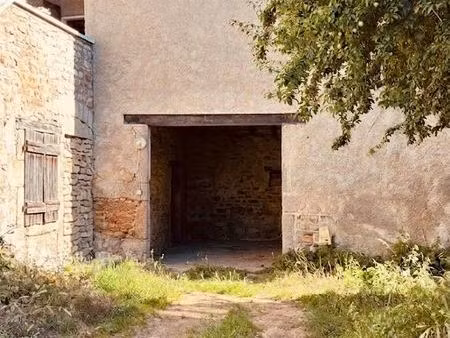 messimy  dernier lot à vendre  soit un plateau t4 de 85m² à rénover dans un ancien corps d