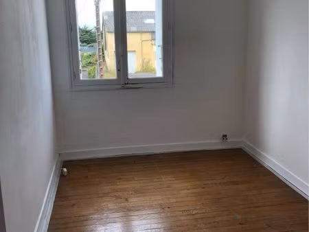 f1 dans maisonnette indépendante - rue antoine - mulhouse