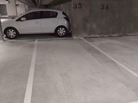 place de parking sécurisé la courneuve rue chabrol