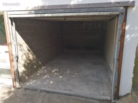 garage / parking / box