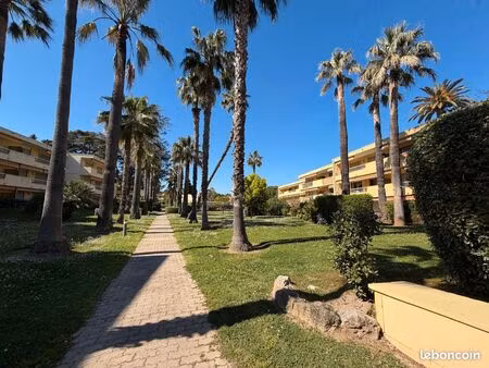 dans parc a 5 mn de la mer