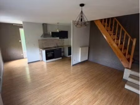 appartement duplex t3 rénové situé à beaucourt dans un quartier calme  beau et lumineux
