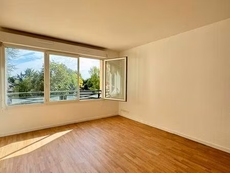studio 1 pièce 28 m²