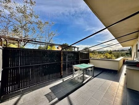 t2 rénové avec terrasse et balcon – hauts de cagnes – petite copropriété au calme